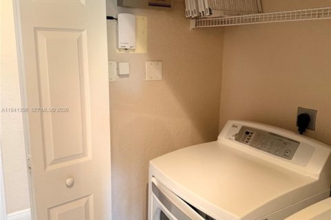 Villa ou maison à vendre à Miramar, Floride: 3 chambres № 2004259 - photo 21