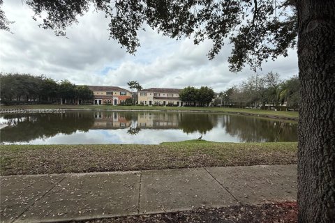 Villa ou maison à vendre à Miramar, Floride: 3 chambres № 2004259 - photo 1