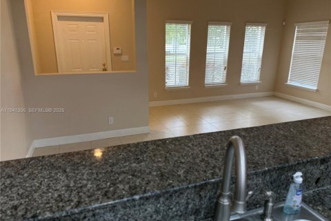 Villa ou maison à vendre à Miramar, Floride: 3 chambres № 2004259 - photo 13