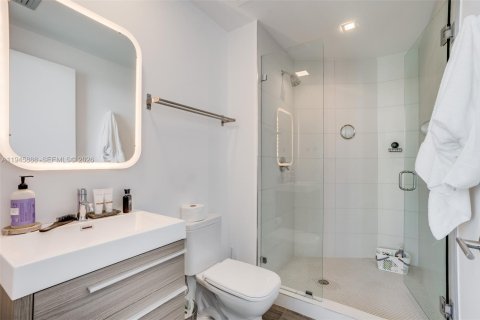Condo in Miami, Florida, 3 bedrooms  № 2002724 - photo 15
