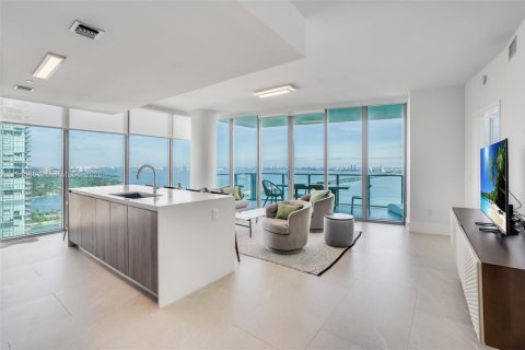 Condo in Miami, Florida, 3 bedrooms  № 2002724