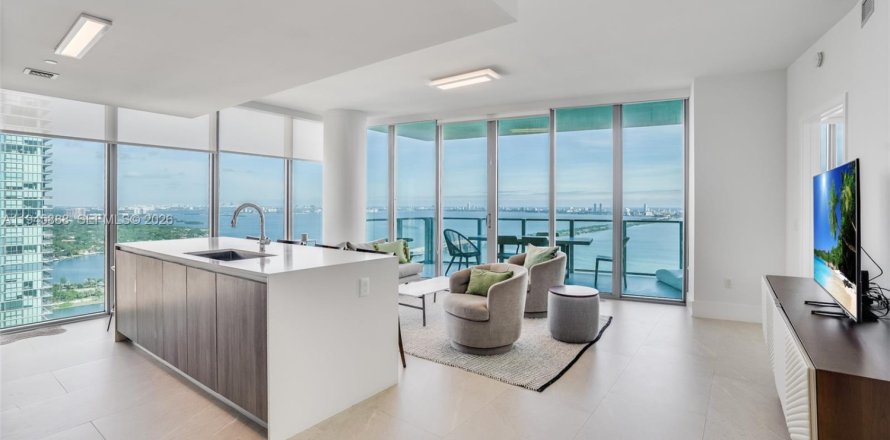 Condo in Miami, Florida, 3 bedrooms  № 2002724