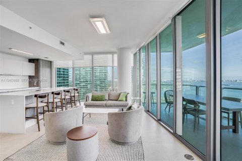 Condo in Miami, Florida, 3 bedrooms  № 2002724 - photo 4