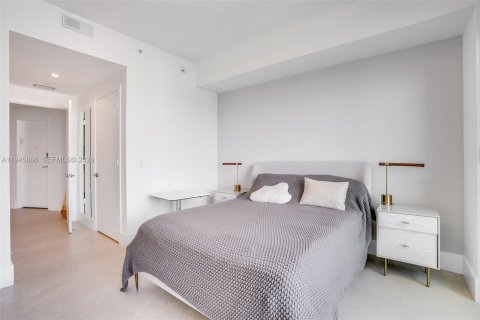 Condo in Miami, Florida, 3 bedrooms  № 2002724 - photo 16