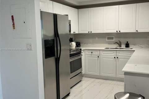 Condominio en venta en Miami Beach, Florida, 2 dormitorios, 109.62 m2 № 2077092 - foto 16