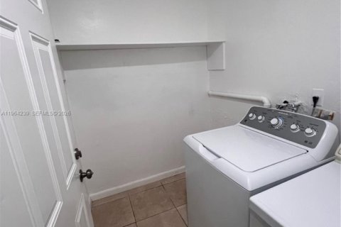 Снять в аренду виллу или дом в Майами, Флорида 2 спальни, 197.14м2, № 2025903 - фото 23