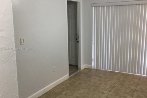 Снять в аренду виллу или дом в Майами, Флорида 2 спальни, 197.14м2, № 2025903 - фото 18