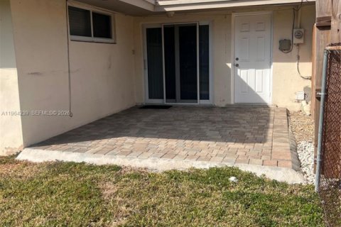 Villa ou maison à louer à Miami, Floride: 2 chambres, 197.14 m2 № 2025903 - photo 26