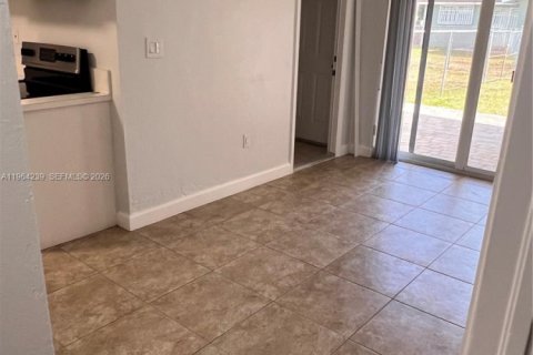 Снять в аренду виллу или дом в Майами, Флорида 2 спальни, 197.14м2, № 2025903 - фото 6