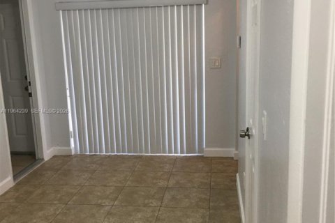 Снять в аренду виллу или дом в Майами, Флорида 2 спальни, 197.14м2, № 2025903 - фото 19