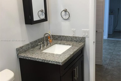 Снять в аренду виллу или дом в Майами, Флорида 2 спальни, 197.14м2, № 2025903 - фото 24