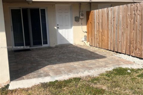 Villa ou maison à louer à Miami, Floride: 2 chambres, 197.14 m2 № 2025903 - photo 25