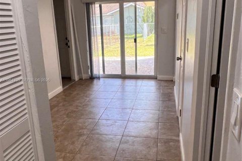 Снять в аренду виллу или дом в Майами, Флорида 2 спальни, 197.14м2, № 2025903 - фото 5