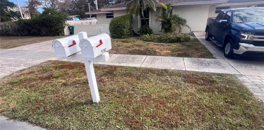 Дом в Майами, Флорида 2 спальни, 197.14м2 № 2025903