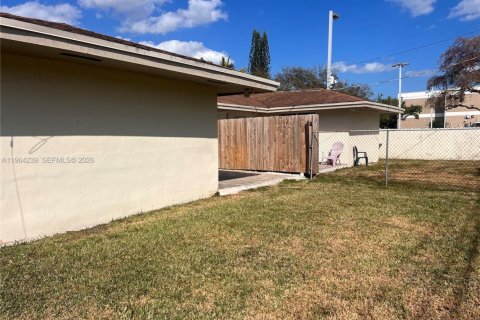 Снять в аренду виллу или дом в Майами, Флорида 2 спальни, 197.14м2, № 2025903 - фото 3