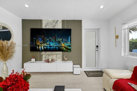 Villa ou maison à vendre à Miami, Floride: 3 chambres, 172.52 m2 № 1974863 - photo 14