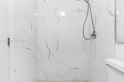 Villa ou maison à vendre à Miami, Floride: 3 chambres, 172.52 m2 № 1974863 - photo 28