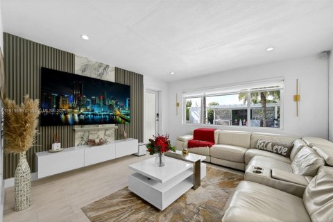 Villa ou maison à vendre à Miami, Floride: 3 chambres, 172.52 m2 № 1974863 - photo 13