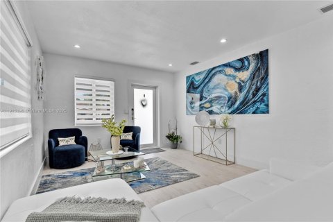 Villa ou maison à vendre à Miami, Floride: 3 chambres, 172.52 m2 № 1974863 - photo 7