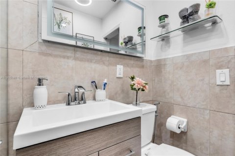 Villa ou maison à vendre à Miami, Floride: 3 chambres, 172.52 m2 № 1974863 - photo 23