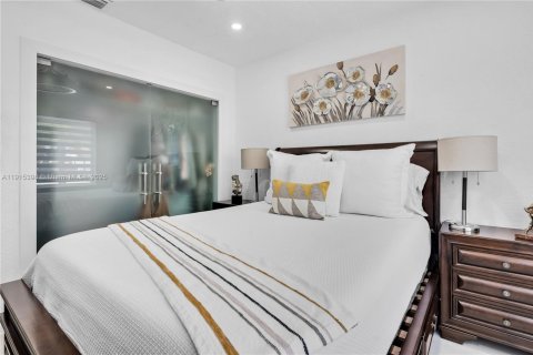 Villa ou maison à vendre à Miami, Floride: 3 chambres, 172.52 m2 № 1974863 - photo 21