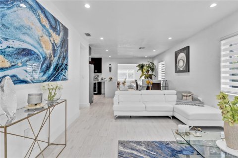 Villa ou maison à vendre à Miami, Floride: 3 chambres, 172.52 m2 № 1974863 - photo 5