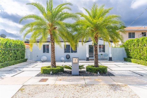 Villa ou maison à vendre à Miami, Floride: 3 chambres, 172.52 m2 № 1974863 - photo 2