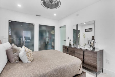 Villa ou maison à vendre à Miami, Floride: 3 chambres, 172.52 m2 № 1974863 - photo 19