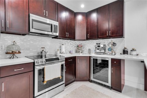 Villa ou maison à vendre à Miami, Floride: 3 chambres, 172.52 m2 № 1974863 - photo 11