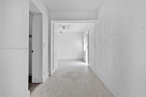 Villa ou maison à vendre à Miami, Floride: 3 chambres, 172.52 m2 № 1974863 - photo 29