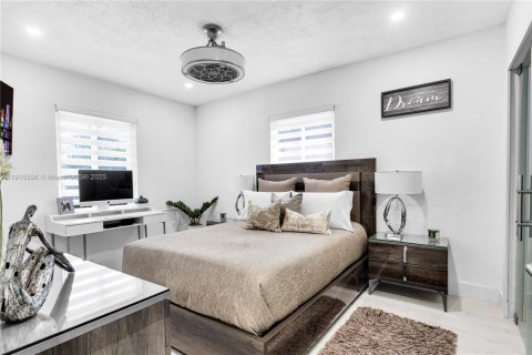 Villa ou maison à vendre à Miami, Floride: 3 chambres, 172.52 m2 № 1974863 - photo 17