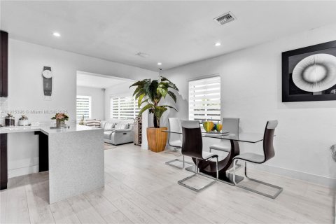 Villa ou maison à vendre à Miami, Floride: 3 chambres, 172.52 m2 № 1974863 - photo 8