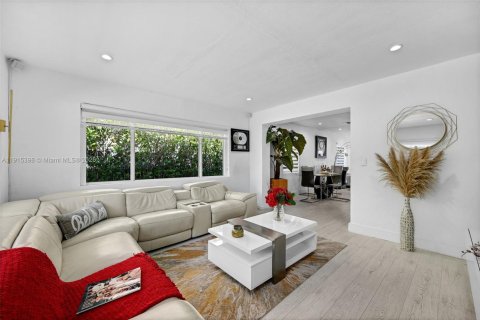 Villa ou maison à vendre à Miami, Floride: 3 chambres, 172.52 m2 № 1974863 - photo 16