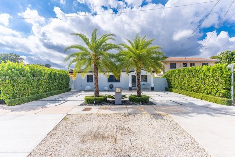 Villa ou maison à vendre à Miami, Floride: 3 chambres, 172.52 m2 № 1974863 - photo 1