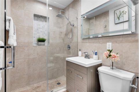 Villa ou maison à vendre à Miami, Floride: 3 chambres, 172.52 m2 № 1974863 - photo 22