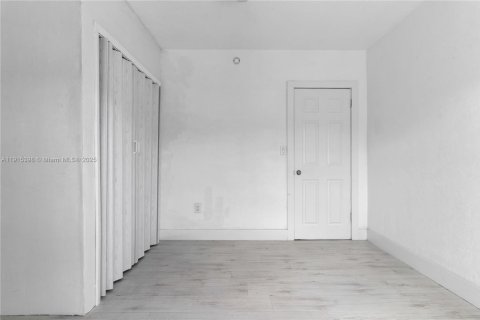 Villa ou maison à vendre à Miami, Floride: 3 chambres, 172.52 m2 № 1974863 - photo 25