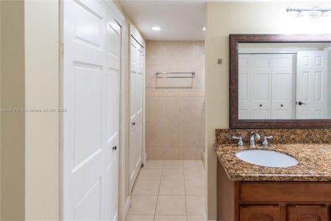 Condo in Miami, Florida, 3 bedrooms № 1973916 - photo 27