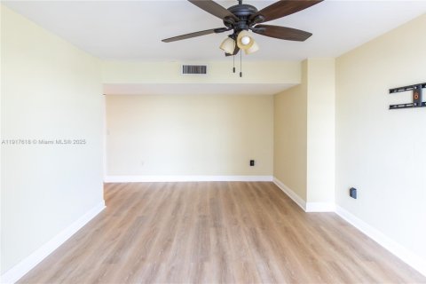 Condo in Miami, Florida, 3 bedrooms № 1973916 - photo 20