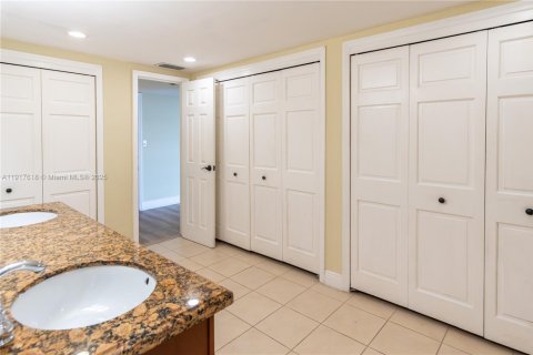Condo in Miami, Florida, 3 bedrooms № 1973916 - photo 22