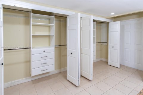 Condo in Miami, Florida, 3 bedrooms № 1973916 - photo 25