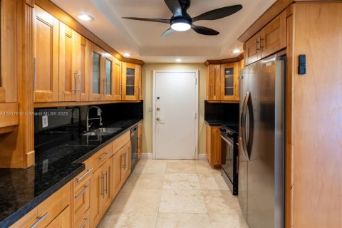 Condo in Miami, Florida, 3 bedrooms № 1973916 - photo 15