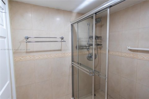 Condo in Miami, Florida, 3 bedrooms № 1973916 - photo 28