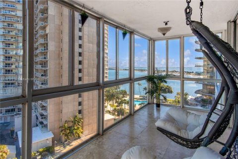 Condo in Miami, Florida, 3 bedrooms № 1973916 - photo 12