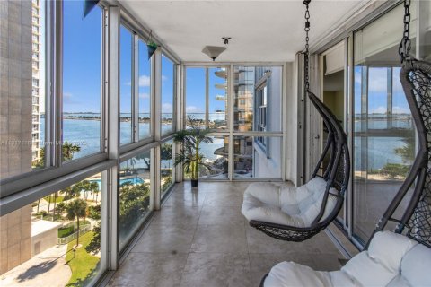 Condo in Miami, Florida, 3 bedrooms № 1973916 - photo 3