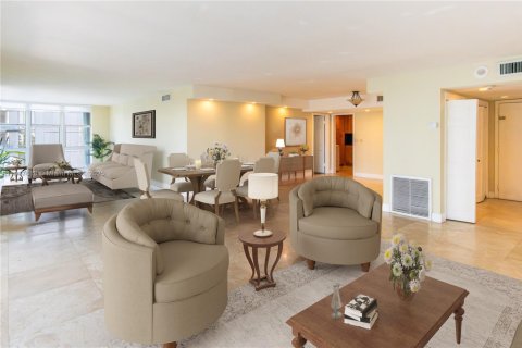Condo in Miami, Florida, 3 bedrooms № 1973916 - photo 8