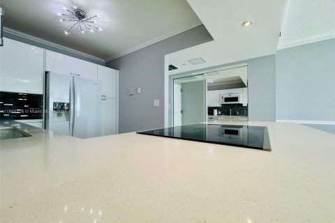 Condo in Aventura, Florida, 2 bedrooms  № 1892966 - photo 14
