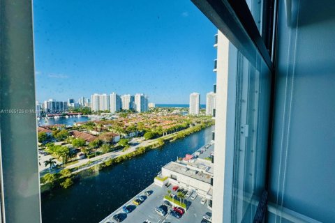 Condo in Aventura, Florida, 2 bedrooms  № 1892966 - photo 27
