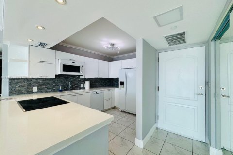 Condo in Aventura, Florida, 2 bedrooms  № 1892966 - photo 8