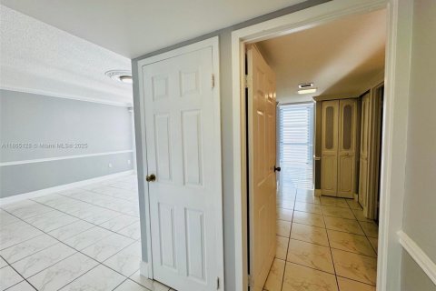Condo in Aventura, Florida, 2 bedrooms  № 1892966 - photo 18