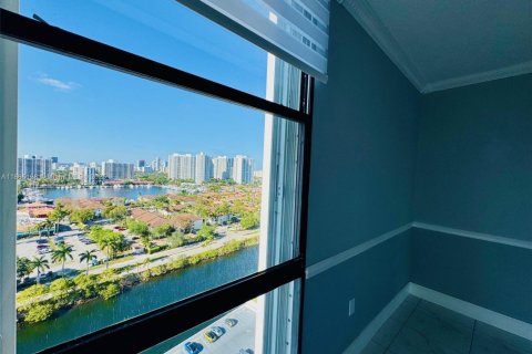 Condo in Aventura, Florida, 2 bedrooms  № 1892966 - photo 16